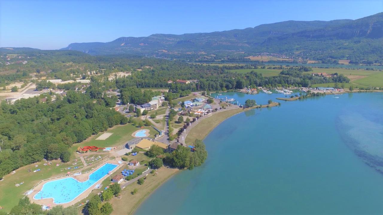Hotel Vallee Bleue Montalieu-Vercieu Exterior photo